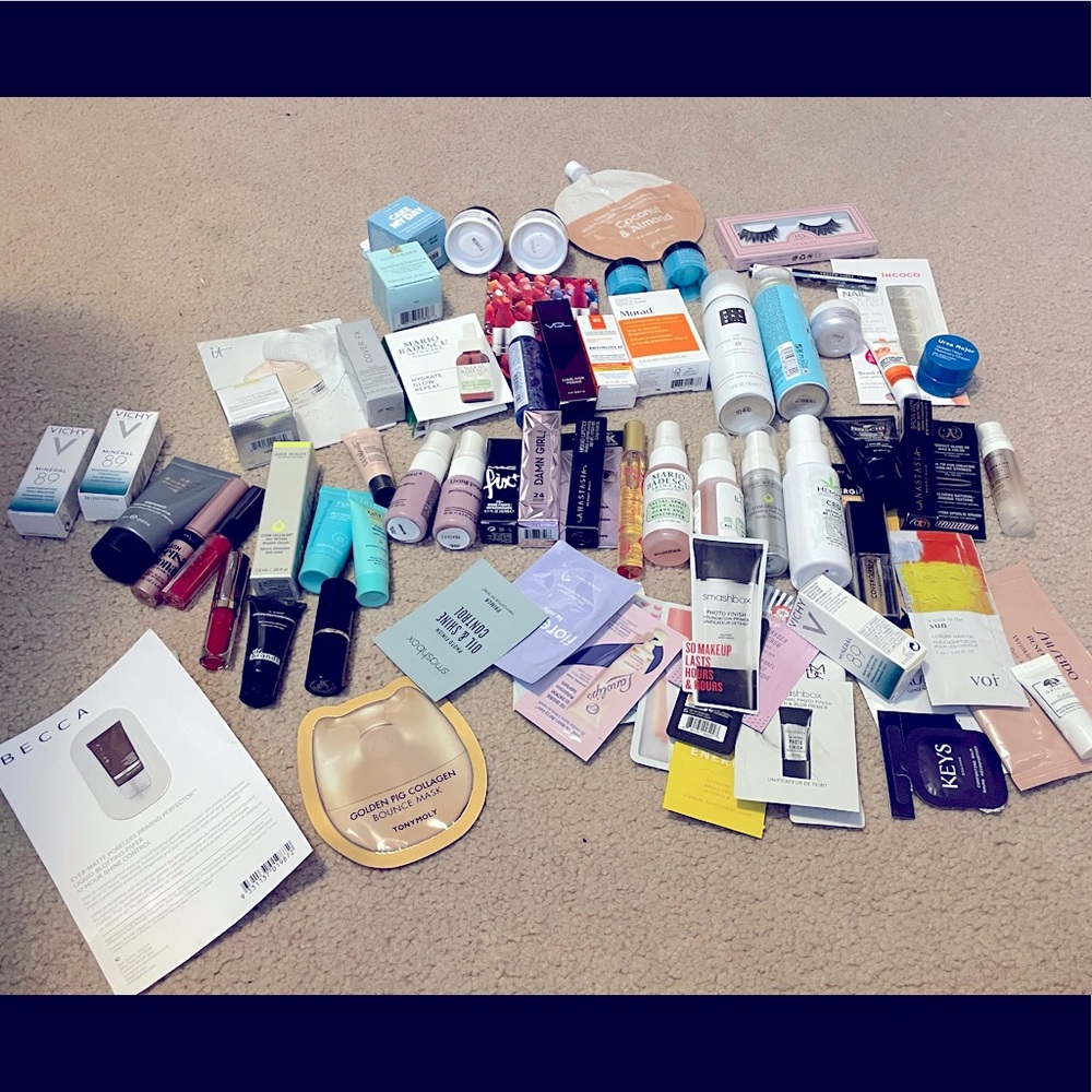 Lot of name brand beauty samples.